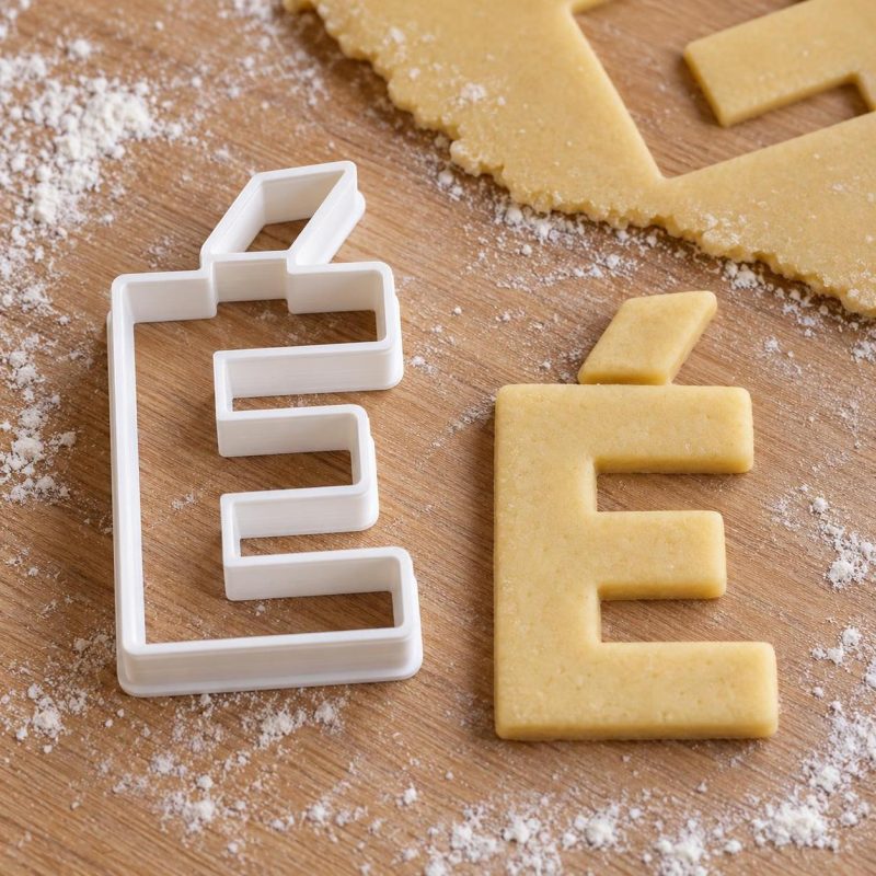 Lettres accentuées emporte-pièce : version « É », imprimé en 3D par 3D'CLYPSE