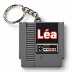 Porte-clé cartouche NES rétro texte imprimé en 3D par 3DClypse