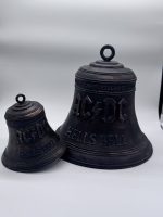 Cloches AC/DC Hells Bell patine bronze en deux tailles, 15 cm et 30 cm
