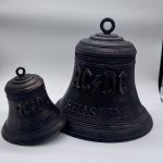 Cloches AC/DC Hells Bell patine bronze en deux tailles, 15 cm et 30 cm
