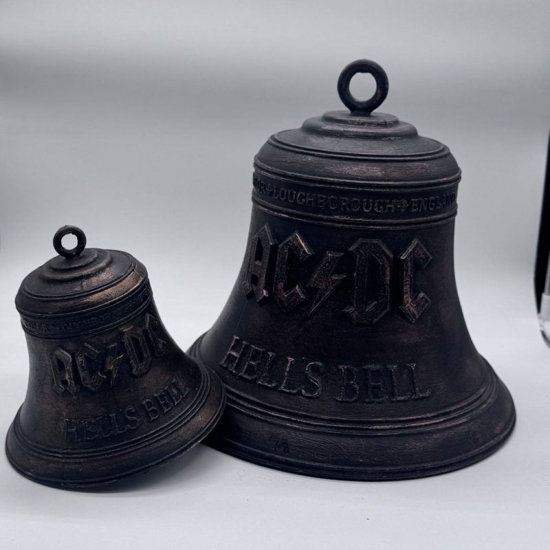 Cloches AC/DC Hells Bell patine bronze en deux tailles, 15 cm et 30 cm