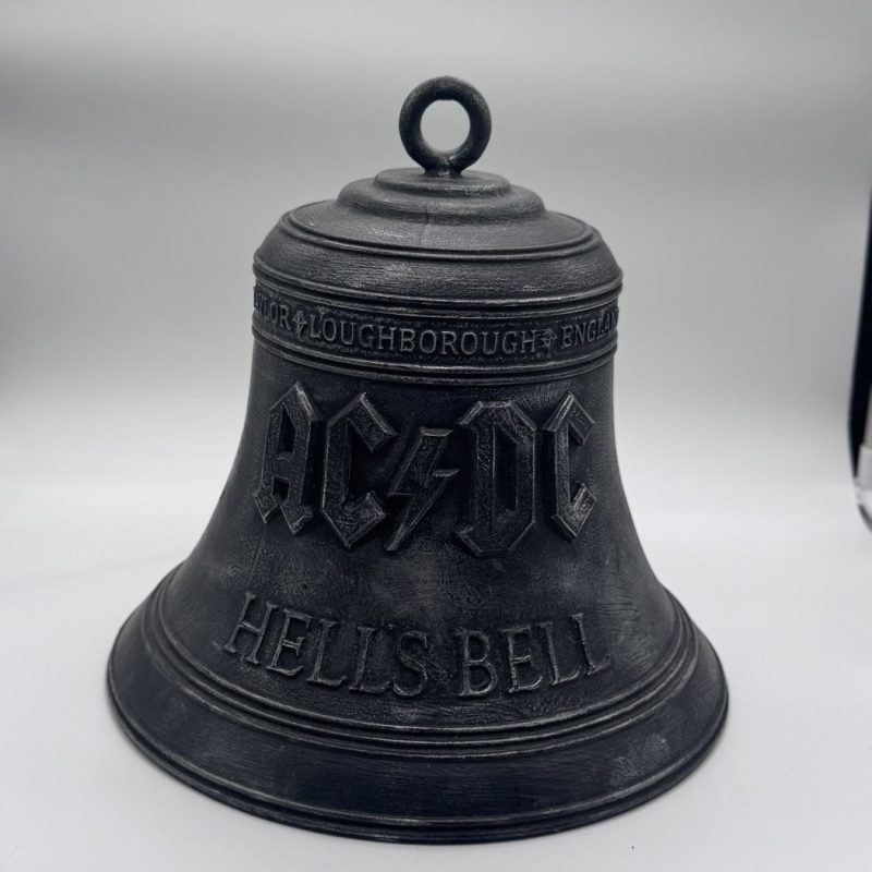 Cloche AC/DC Hells Bell patine argent vieilli avec inscription Taylor Loughborough England