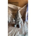 Nain de jardin biker XXL faisant un doigt d'honneur, imprimé en 3D avant peinture Raptor noir