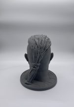 Vue arrière du support casque audio Ragnar – tresses nouées et socle à motifs nordiques