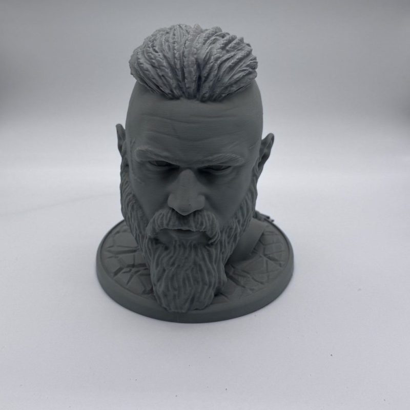 Buste Ragnar support de casque audio – vue de face, tresses et barbe sculptées