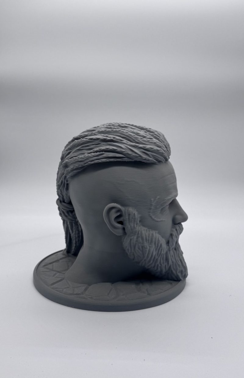 Support casque audio viking de profil – chevelure tressée finement imprimée en 3D