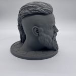 Support casque audio viking de profil – chevelure tressée finement imprimée en 3D