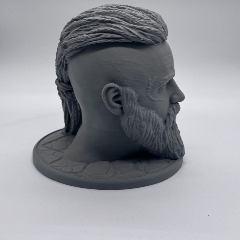 Support casque audio viking de profil – chevelure tressée finement imprimée en 3D