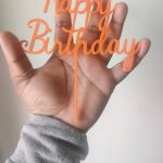 Cake topper « Joyeux anniversaire » — texte au choix