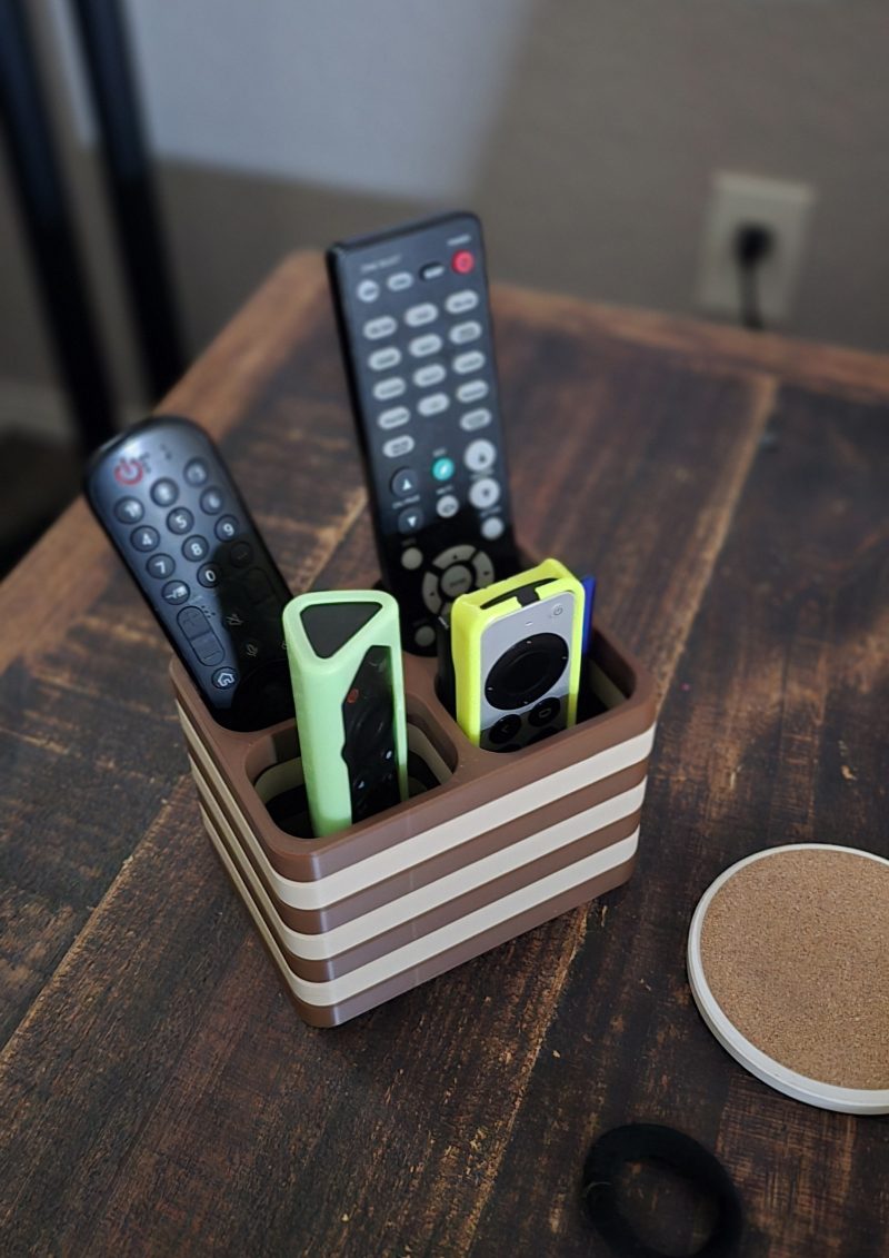 Porte-télécommandes moderne — imprimé en 3D
