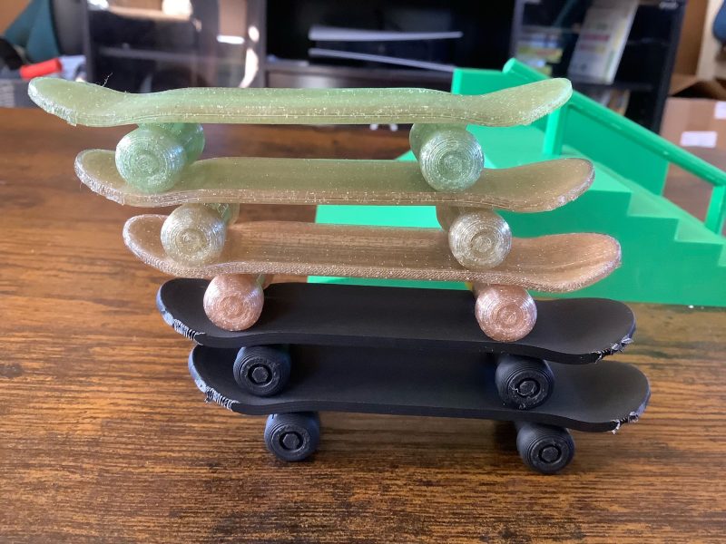 035b85d0-f3e7-11f0-9732-5134447fc2b7.jpg Finger skates — lot de 2