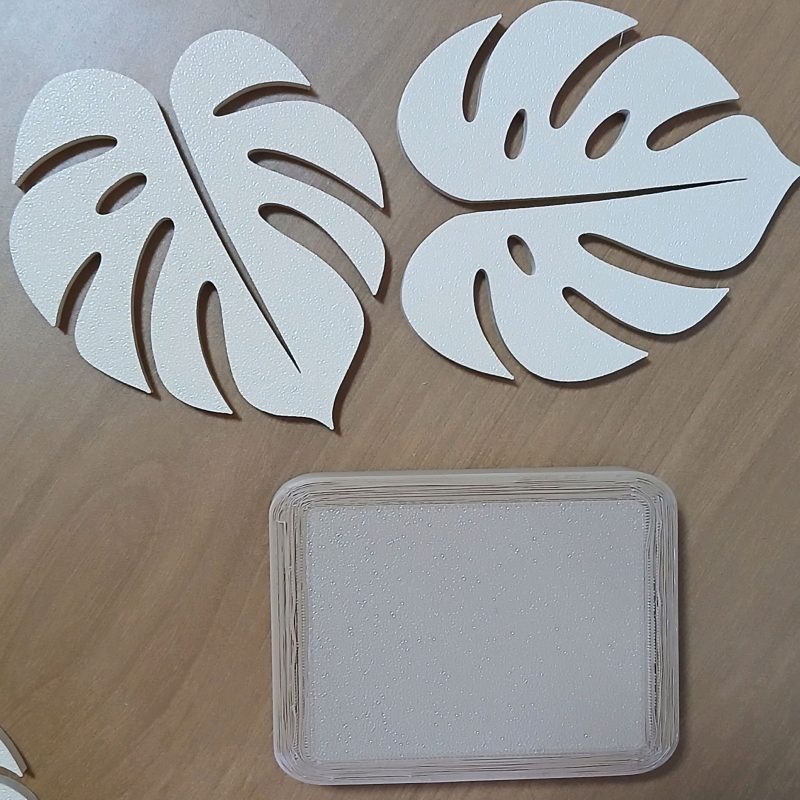 04e4519a205ff324.jpg Dessous-de-verre feuille de monstera — set avec support