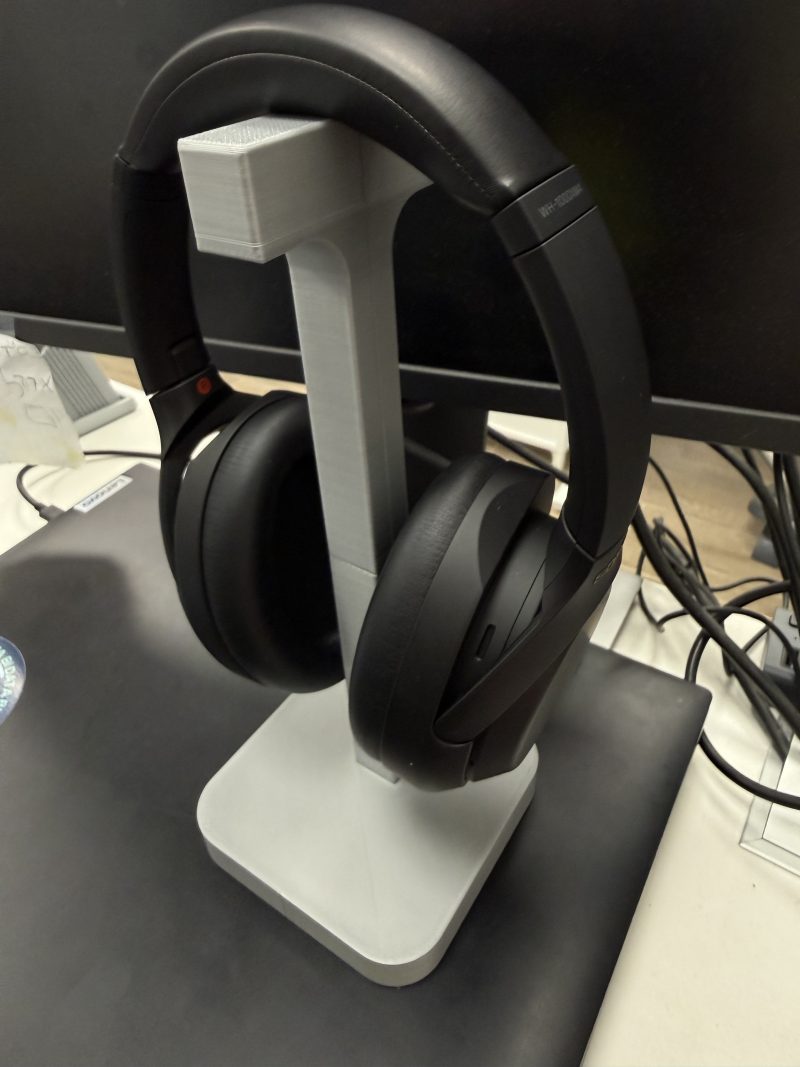 Support casque design de bureau