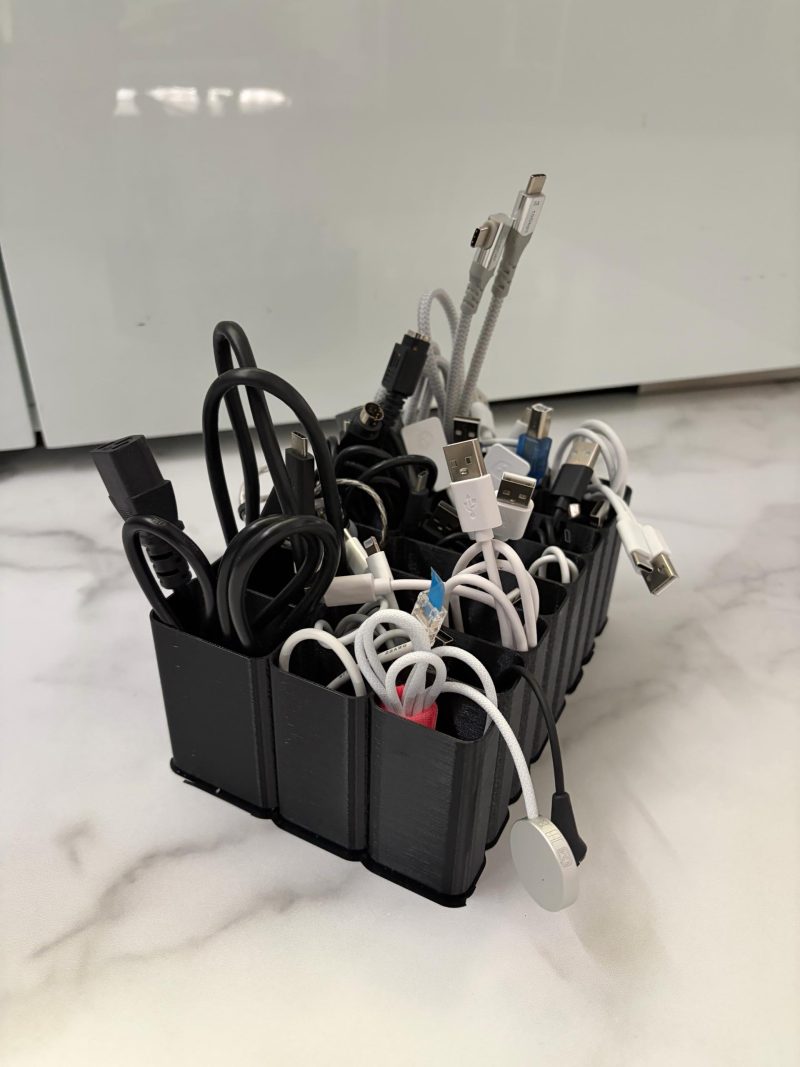 Boîte de rangement pour câbles USB