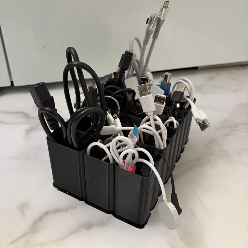 Boîte de rangement pour câbles USB
