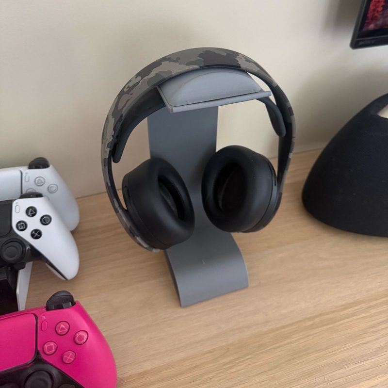 Support casque moderne — socle plein