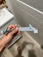 Dérouleur de papier toilette compact — modèle discret