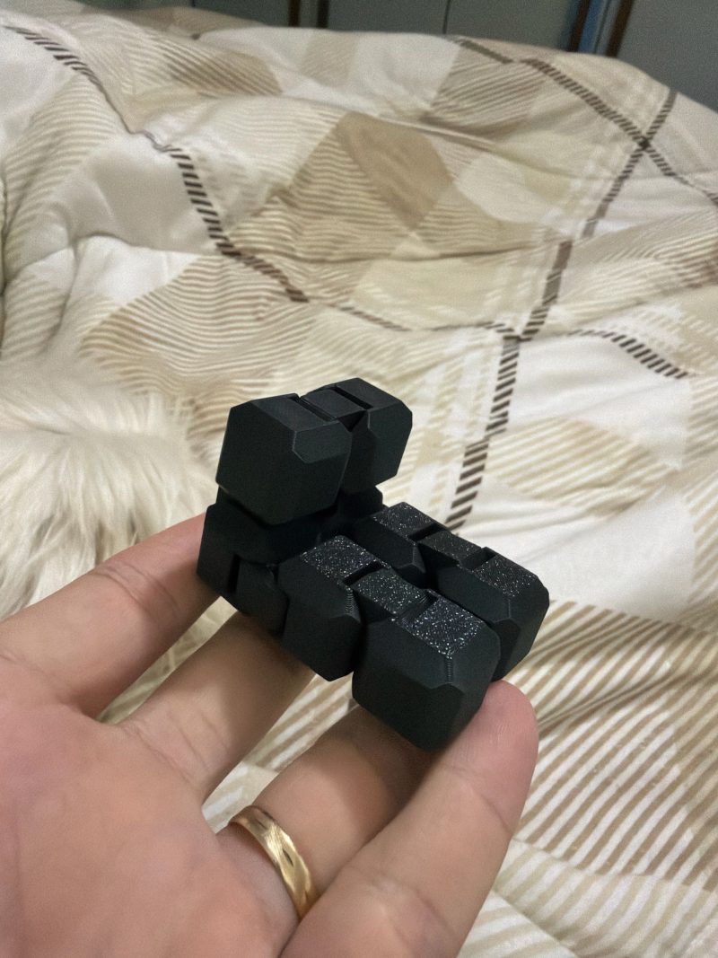Cube infini — fidget à charnières
