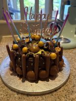 Cake topper « Joyeux anniversaire » — texte au choix