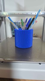Pot à crayons nervuré — design moderne