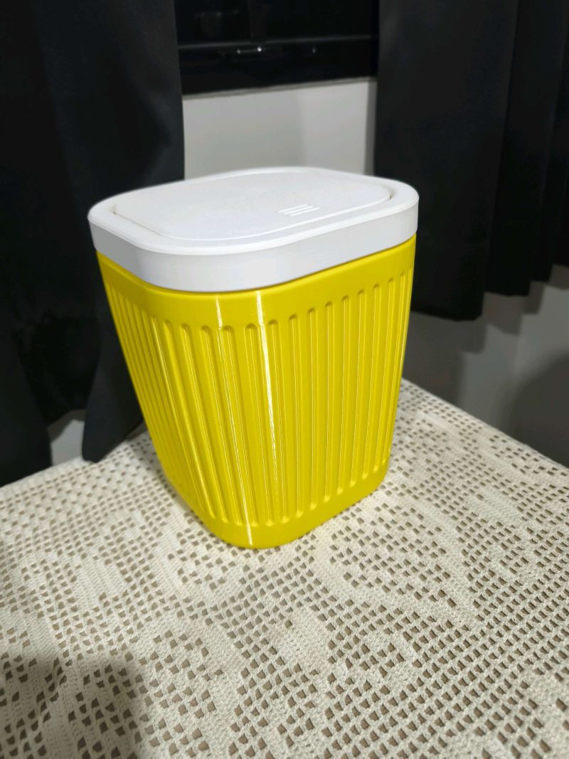 Mini poubelle de bureau et de voiture