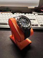 Présentoir à montre design — socle plein