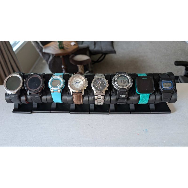 Présentoir à montre design — socle plein