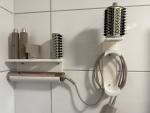 Organiseur mural pour appareil de coiffage et embouts