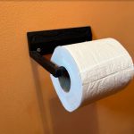 Dérouleur de papier toilette compact — modèle discret