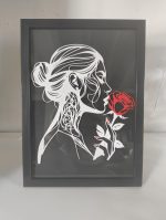 Tableau mural « Femme et rose » — silhouette en relief