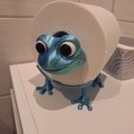 Dérouleur de papier toilette « grenouille » — s'adapte à tout