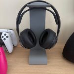 Support casque moderne — socle plein