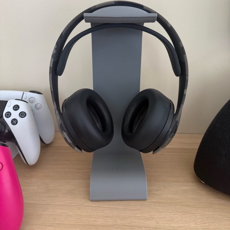 Support casque moderne — socle plein