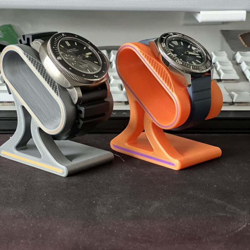Présentoir à montre design — socle plein