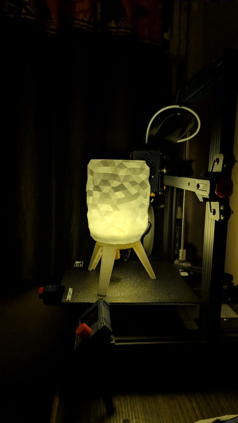 Lampe de table sur trépied — bougie LED