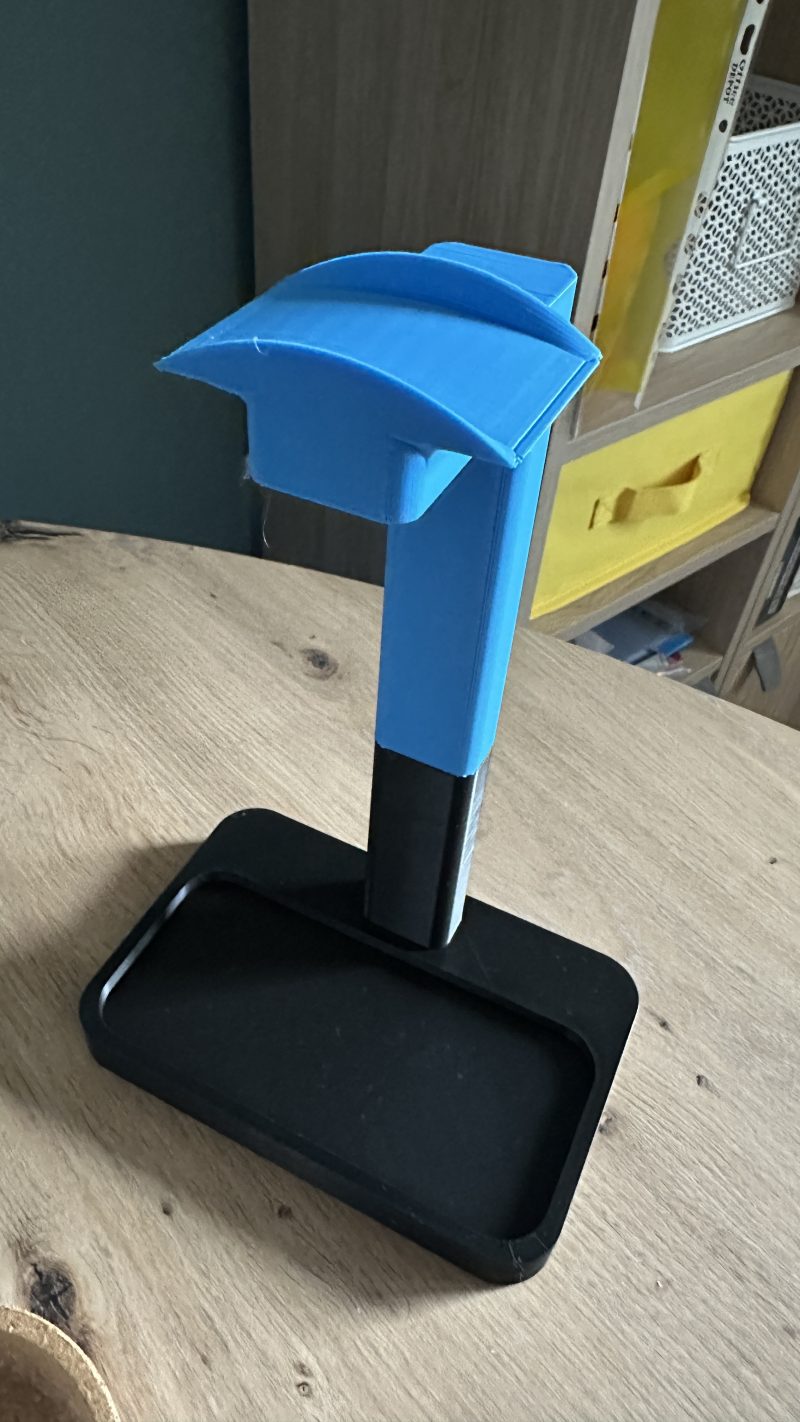 Support casque avec vide-poche intégré