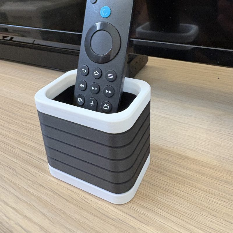 Porte-télécommandes moderne — imprimé en 3D