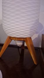 Lampe de table sur trépied — bougie LED