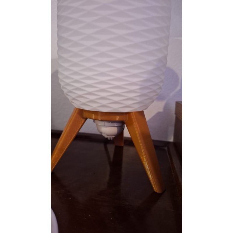 Lampe de table sur trépied — bougie LED
