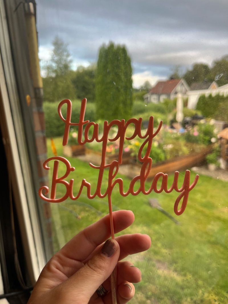 Cake topper « Joyeux anniversaire » — texte au choix