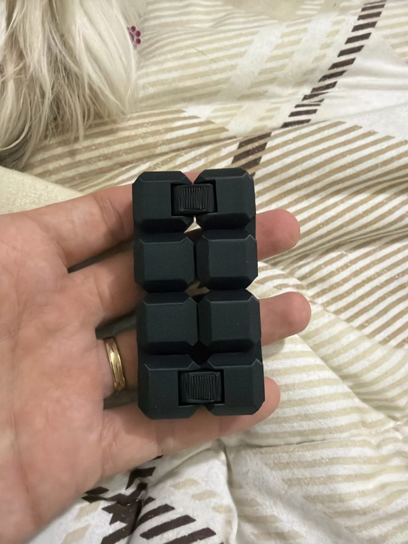 428f1d0418064e4d.jpg Cube infini — fidget à charnières