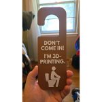 Plaque de porte pour toilettes — version qui fait sourire