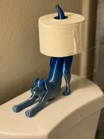 Porte-rouleaux « chien qui s'étire » — sur pied