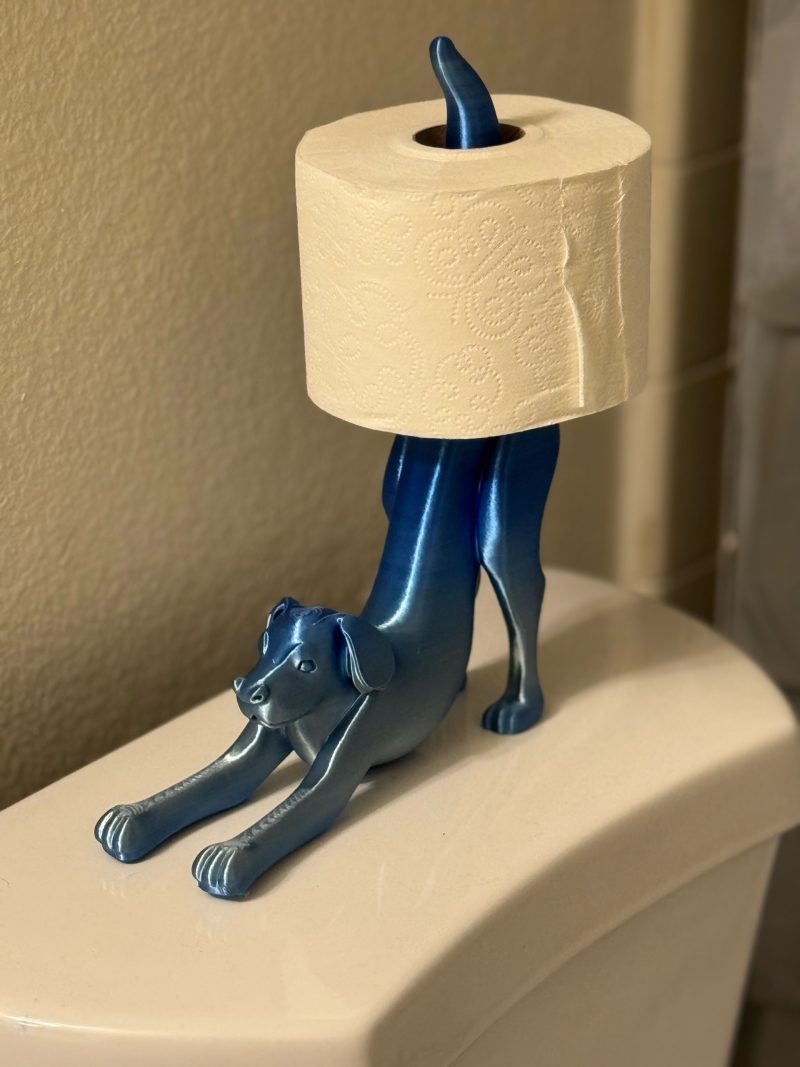 Porte-rouleaux « chien qui s'étire » — sur pied