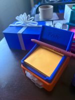 Porte-notes adhésives avec pochoirs