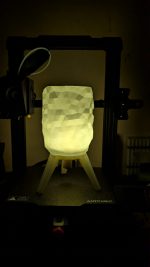 Lampe de table sur trépied — bougie LED