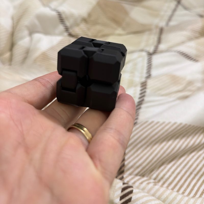 Cube infini — fidget à charnières