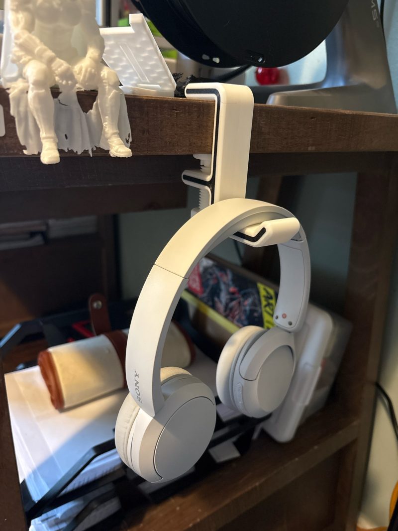 Crochet casque mural bicolore — imprimé en 3D