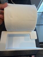 Dérouleur de papier toilette avec coffre fermé