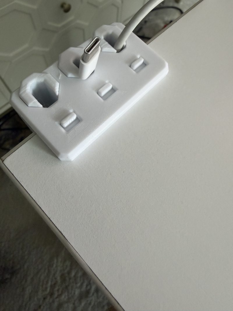 Passe-câbles de bureau à pince